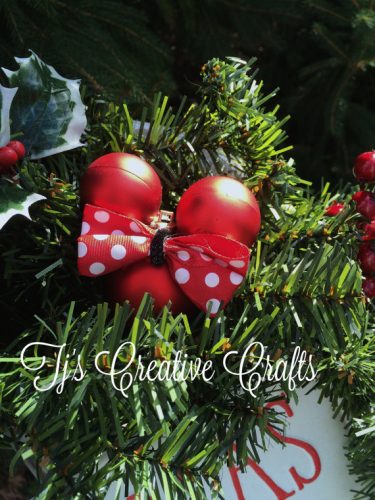 disney-christmas-wreath-detail